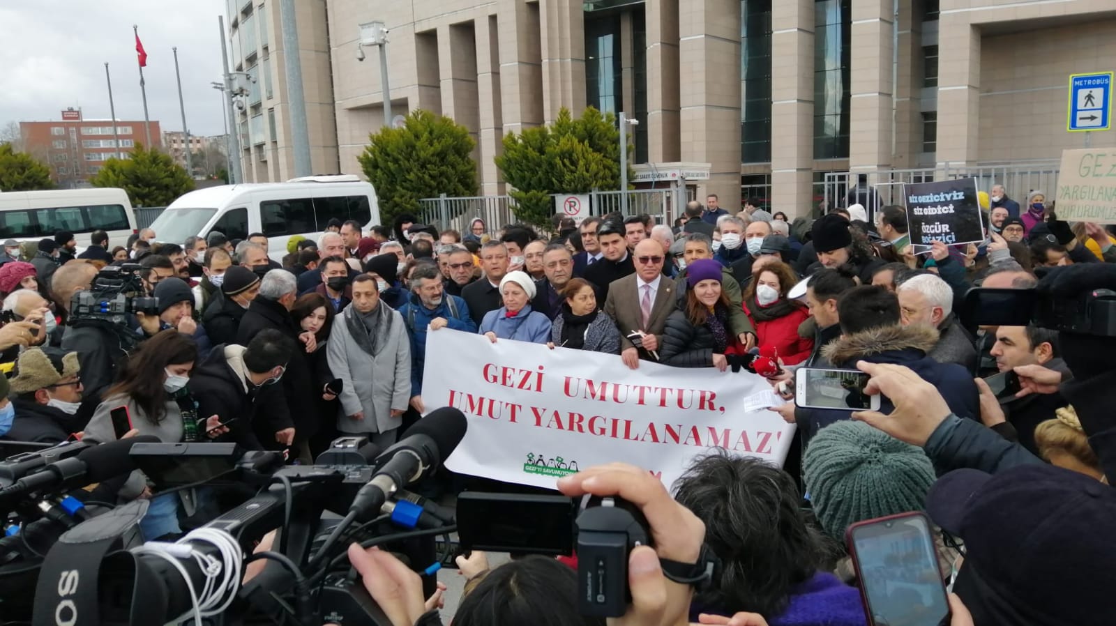 Gezi Davası 22 Nisan'a ertelendi, Kavala'nın tutukluluk hali devam ediyor